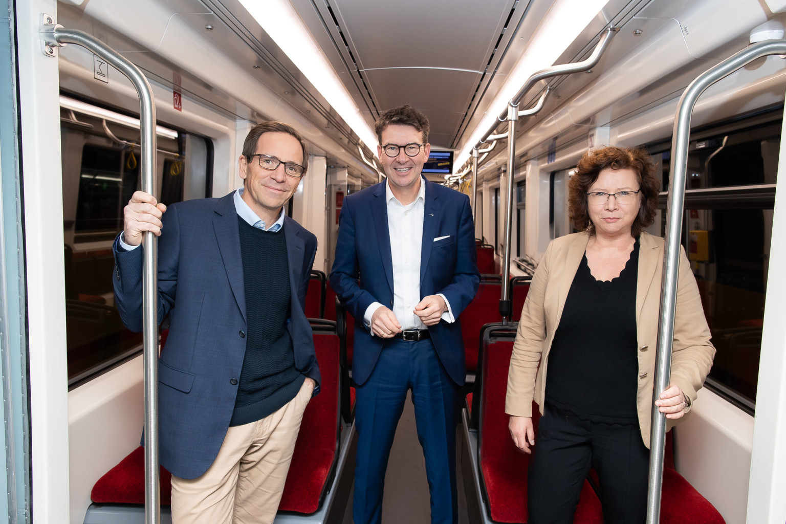 Christian Höglmeier (technischer Geschäftsführer), Prof. Dr. Alexander Pischon (Vorsitzender der Geschäftsführung) und Stephanie Schulze (AVG-Personalchefin)